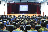 　劉指揮官強調：「幹部領導應發揮划龍舟的精神，掌舵者比喻領導者必須能決定工作目標與方向，划槳手比喻領導者必須帶領團隊發揮執行力。（圖／文：傅仲賢）