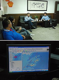 縣府建設局與馬祖海巡隊研商對策,強勢壓制大陸漁船炸魚,雷達上的紅點全都是大陸漁船。(圖/文:邱竟瑋)