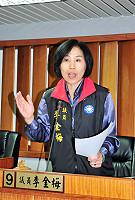 議員李金梅進行質詢。(圖/文:曹重偉)