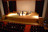 　用即時體驗方式認識古典音樂，文化局邀請TAE台灣藝術家合奏團一連演出兩場，讓馬祖鄉親擁有一場不同以往的古典音樂欣賞經驗。（圖／文：劉秋月）