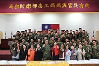 　吳主任與志工媽媽、與會官兵合照。（圖／文：曾俊諺）