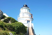 國定三級古蹟─財政部關稅總局東湧島燈塔。(圖/文:邱竟瑋)