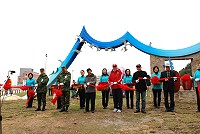 　建國百年和平公園公共藝術裝置昨天進行揭幕典禮，寒風中一連串的活動依然熱烈展開，在眾人見證下馬祖藝術新地標宣告落成。（圖／文：劉秋月）