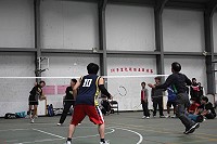 100年莒光社協盃羽球賽昨日在東莒室內體育館精采開賽。(圖/文:林冰芳)