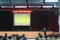 　國防部中尉軍法書記官郭柏旻向官士兵宣導遵守軍紀安全的重要性。（圖／文：傅仲賢）