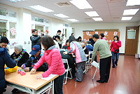 　連江縣育幼院院友會成員昨天上午在大同之家陪伴老人家度過開心時光。（圖／文：劉秋月）