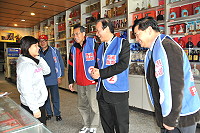 　台灣高鐵公司董事長歐晉德專程來馬向鄉親致意。（圖／文：陳鵬雄）