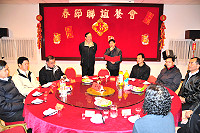 縣長楊綏生率馬祖各界春節致敬團向防區官兵弟兄祝賀佳節快樂,由馬防部指揮官任季男代表接受。(圖/文:曹重偉)