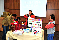 　馬管處「馬祖傳奇百年經典路線」圓滿落幕，集章活動最後階段總抽獎，由副處長林建成在消保官陳奕誠見證下，公開抽出桃園福州來回機票等大獎。（圖／文：曹重偉）