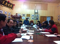 　山隴境白馬尊王廟管會2012兩馬同春鬧元宵節慶工作會前會議就各組工作分配及任務執行做確認。（圖：山隴境白馬尊王廟管會提供）