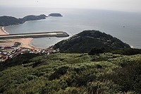 　北竿機場南面海流穩定且水域較淺，評估顯示機場擴建向南延伸較為可行。（圖／文：陳鵬雄）