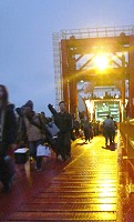 　春節將屆，東引中柱碼頭湧現返鄉人潮及從事磯釣的台籍旅客。（圖／文：陳其敏）