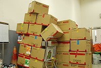 春節前夕郵件、宅配商品爆量,部分排不上飛機托運的貨品可能會循海運,抓緊時間送達台灣。(圖/文:邱竟瑋)