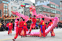 　百家爭妍齊獻藝，軍民聯歡慶龍年。（圖／文：曹重偉）