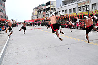 　百家爭妍齊獻藝，軍民聯歡慶龍年。（圖／文：曹重偉）