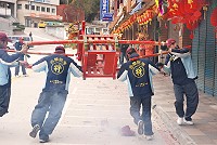全村一起來熱鬧!(圖與文:張登傑、陳樂團)