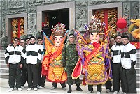北竿弟兄協助蕭王府將軍繞境。(圖/文:林禹豪)
