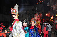 金板境天后宮元宵節出巡繞境昨晚十八暝熱鬧登場,全村上下及許多鐵板鄉親都返家投入這場廟宇盛會。(圖/文:曹重偉)