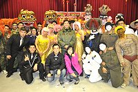 莒指部政戰主任賴上校(中),與所有參與演出的弟兄一同合影留念。(圖/文:陳瑞誠)