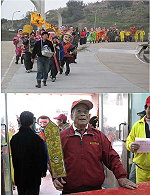 擔任唸祝禱文的陳泉鈿老先生及田澳村迎神百人隊伍。(圖:簡淑華提供)