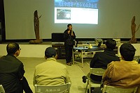 登山家李小石馬港光武堂演說。(圖/文:邱竟瑋)