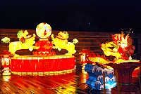 　山隴蔬菜公園及介壽澳口公園擺設的花燈，將於連假中擇天氣好時撤下，鄉親可以把握所剩不多的賞燈機會，否則就只好等明年。（圖／文：劉秋月）