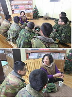 志工媽媽提醒弟兄東引防區的種種生活須知,勉勵弟兄快樂服役、平安退伍。(圖/文:蔡耀緯)