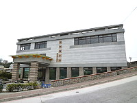 　縣立馬祖圖書館完工，現正進行內部整理及搬遷工作，民俗文物館之臨時櫃台，將於三月十二日起暫停借書服務，以利圖書整理搬移，預計馬祖圖書館會在四月初開館。（圖／文：劉秋月）