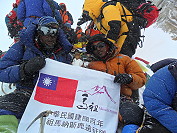 　馬祖「登山怪傑」李小石3月26日踏上征途，挑戰世界第3高峰干城章嘉峰，圖為日前他登上馬納斯鹿峰。（圖：李小石提供）