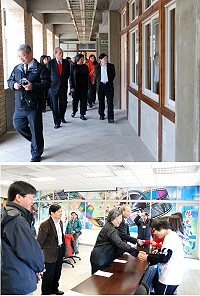 　101年導遊、領隊考試昨天馬中登場，縣長楊綏生陪同典試委員高明見及監試委員馬秀如巡視考場，並至卷務中心慰勉工作人員辛勞，首日到考率為78.6%。（圖／文：劉秋月）
