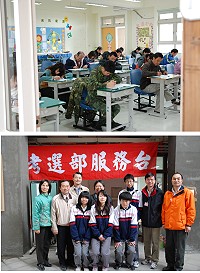 101年導遊、領隊考試昨天順利舉行完畢,第二天到考率為八成,有少數阿兵哥利用機會參加考試,監試委員馬秀如也慰勉辛勞的馬中學生志工。(圖/文:劉秋月)