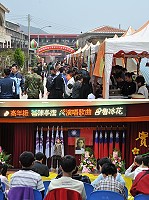塘岐國小慶祝建校60週年舉辦歌唱比賽,美食園遊會人氣強強滾。(圖/文:陳鵬雄)
