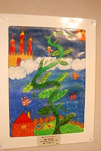 第42屆世界兒童畫展 馬祖得獎作品欣賞-傑克與魔豆/程貫倫。(圖:邱竟瑋翻攝)