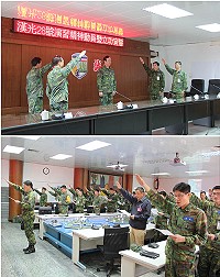 馬防部全體軍官向指揮官任中將進行立功宣誓。馬防部指揮官任中將勉勵全體官兵於演習期間,務必發揮身為軍人應有之高度榮譽心與責任感完成任務,向國人展現國軍長期建軍備戰的成果。(圖/文:曾俊諺)