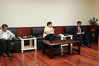 農委會主委陳保基昨抵馬聽取縣府簡報,縣長楊綏生大力爭取橋仔等碼頭擴建。(圖/文:邱竟瑋)