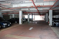 　仁愛室內停車場由於沒有專人管理，呈現有人付費、有人不付費隨意停車的情況，交通局重申將不定期會同警方前往稽查，未依規定者將請警察局依道路交通管理處罰條例裁處。（圖／文：劉秋月）