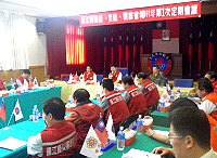 　縣府召開動員、災防、戰綜三合一會報今年第1次定期會議，由召集人縣長楊綏生主持；重頭戲是由各編組單位依模擬地震狀況進行處置演練。（圖：連江縣政府提供）