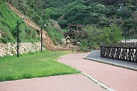 南竿日前連日大雨發生坍方,縣府工務局表示分兩方面全力處理,圖為福清外環道的坍方現場。(圖:本報資料室)