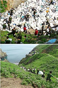 西引后澳淨灘難度高,東引駐軍靠著優勢人力,以接力方式清運大量海漂垃圾。(圖/文:陳其敏)
