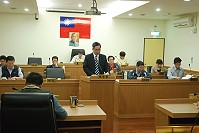 南竿鄉民代表會昨天進入第9屆第4次定期大會的第2天,由鄉長朱秀平做施政報告。(圖/文:邱竟瑋)