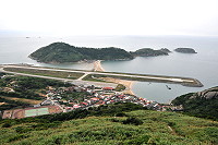 　北竿大澳山周邊陸海域被懷德公司相中，若公投過關，該區域有可能推動大規模開發計畫。（圖／文：陳鵬雄）