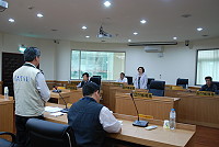 　南竿鄉代會昨天進行鄉政總質詢議程，代表們從路燈修繕效率、垃圾清潔費、中央統籌分配款、增設創意垃圾桶等多元議題輪番質詢，要求公所團隊加強效率，提升鄉民環境品質。（圖／文：劉秋月）