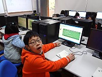 仁愛學生讀完自己選的課外書,也要進行線上認證。(圖:仁愛國小提供)