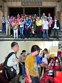 福州「千人遊馬祖」首發團暢遊馬祖!團員走訪南、北竿各大景點,並參訪了特別規劃的「2012年馬祖519特色商品聯展」,所到之處都充滿歡笑與驚嘆聲。(圖/文:曹重偉)