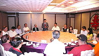 　「馬祖觀光博弈公投圓桌談話會」昨日在台北舉行，會中決議由各同鄉會組成「返鄉懇親團」，讓「觀光博弈公投」在馬祖能平順、成功的產出。（圖：馬祖文教協會提供）