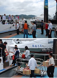 福州海交會對接採購團一行昨天中午搭船返回大陸,副縣長陳敬忠特別前往碼頭送行,並期待未來雙方在經濟與文化進一步的交流;採購團一行收穫頗豐,增加不少返鄉伴手禮。(圖/文:劉秋月)