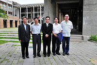 銘傳大學進行101學年度碩士在職專班招生考試,由祕書長樊中原率公共事務學系系主任王中天、專任副教授席代麟來馬主持口試項目;縣長楊綏生前往探視,肯定銘傳大學提供地區在地進修管道的傑出貢獻。(圖/文:曹重偉)