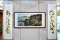　上個月在福州書畫院「第四屆兩馬畫展」展出的地區藝術家作品，今天起移師民俗文物館四樓展出，歡迎地區鄉親踴躍前往欣賞。（圖／文：劉秋月）