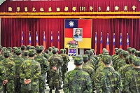 莒指部指揮官黃將軍於田澳中正堂,親自主持101年5月份月會。(圖/文:黃俊勝 )