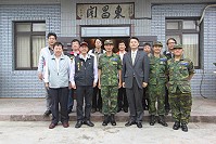 日前連江縣議會縣政考察團前往東引指揮部拜會,關懷防區軍民生活及各項建設推動情形。(圖:邱偉倫、文:蔡耀緯)